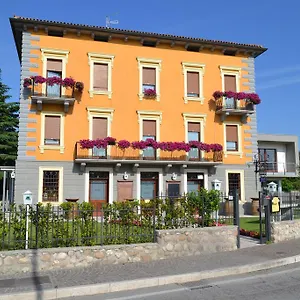  Bed & Breakfast La Sosta Italien
