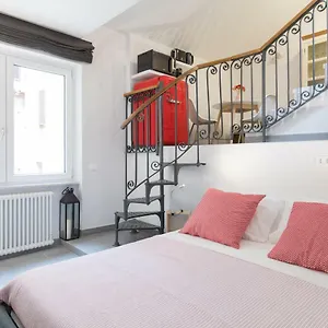 Quiet Pied A Terre With Terrace In Borgo Pio Roma